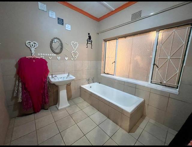 5 BEDROOM HOUSE FOR SALE IN BRENTHURST